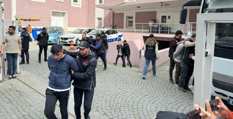 İzmir’deki Nevruz kutlamasında ‘terör propagandası’ yapan 36 kişi adliyede