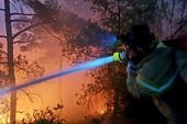 Çanakkale’de yangınla savaşım eden kahraman orman işçileri